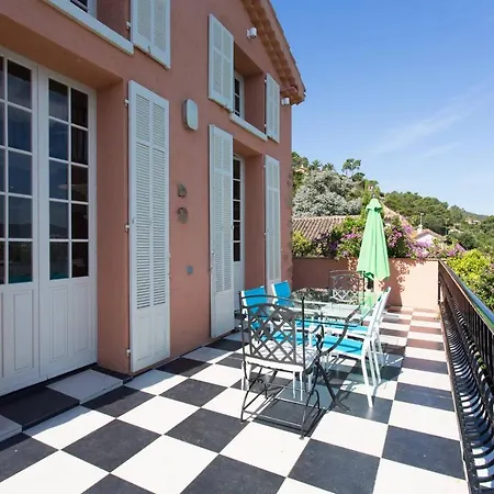 La Petite Fontaine Villa *